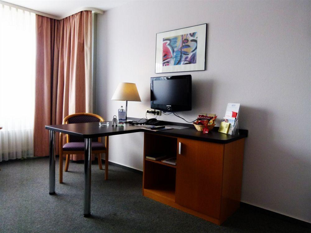Akzent Hotel Torgauer Hof Зиндельфинген Экстерьер фото